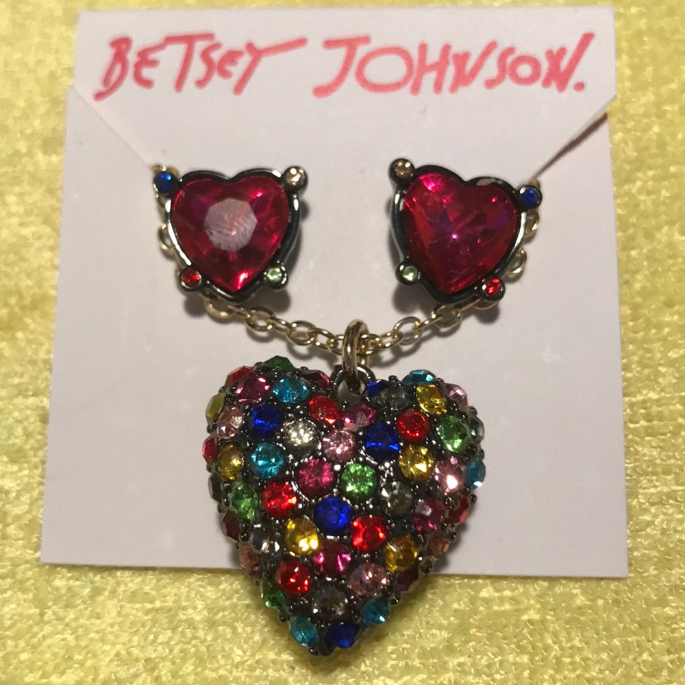 1 Pair of Earrings + 1 Dazzling Necklace